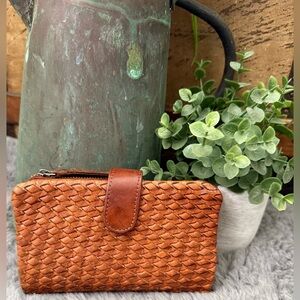 Vilenca Holland - Cognac Leather Weaved Wallet